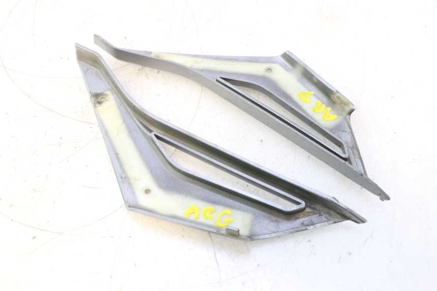 photo de CARENADO TRASERO CONEXION BAJO GILERA GP 800 (2007 - 2013) - Zoom estado de uso