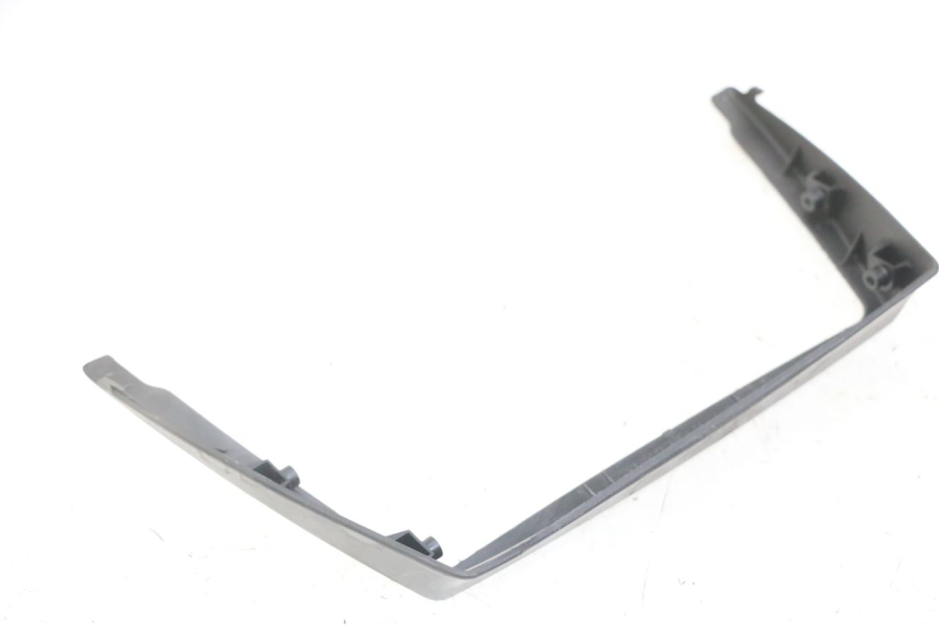 photo de JUNTA DE CARENADO TRASERO INFERIOR SUZUKI GS GSE 500 (2001 - 2003) - Primer plano técnico