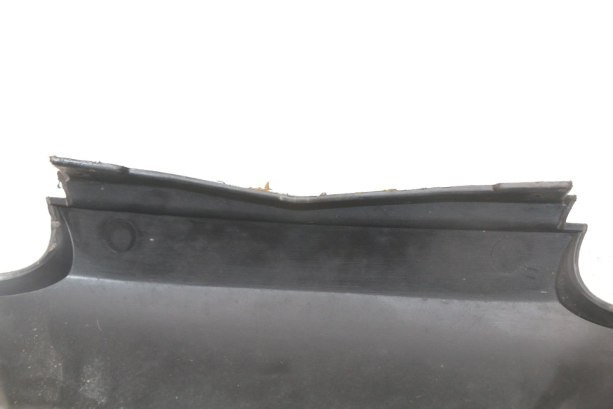 photo de JUNTA DE CARENADO TRASERO INFERIOR PIAGGIO MP3 LT 400 (2007 - 2012) - Primer plano técnico