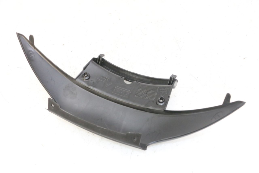 photo de CARENADO TRASERO CONEXION BAJO PIAGGIO MP3 LT 300 (2010 - 2016) - Primer plano técnico