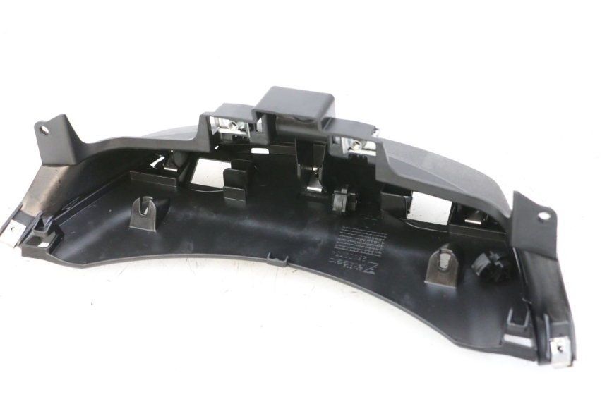 photo de CARENADO TRASERO CONEXION BAJO PIAGGIO MP3 500 (2014 - 2017) - Zoom estado de uso