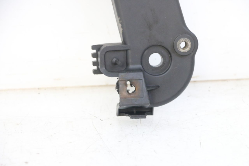 photo de CARENADO TRASERO CONEXION BAJO MBK OVETTO 4T 50 (2008 - 2016) - Detalles de los puntos de fijación