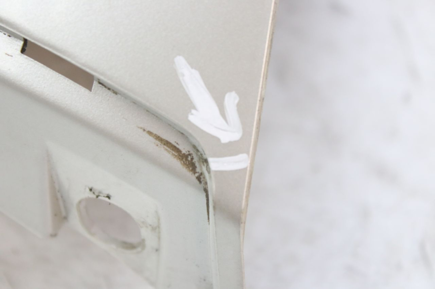 photo de UNIóN INFERIOR DEL CARENADO TRASERO. PEUGEOT SATELIS 125 (2010 - 2012) - Detalle de la pieza