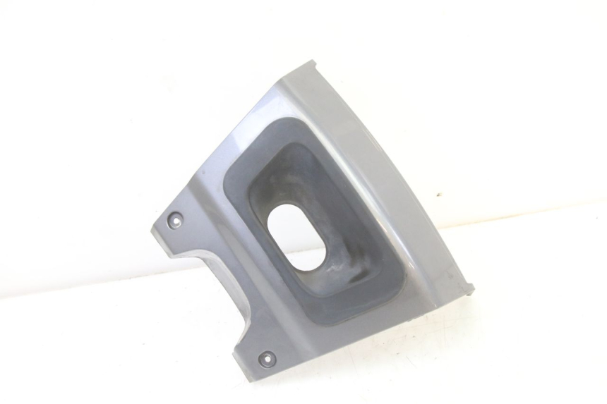 photo de CARENADO TRASERO CONEXION BAJO PEUGEOT SATELIS 250 (2006 - 2012) - Detalle de la pieza