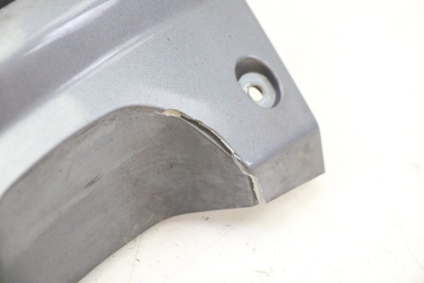 photo de CARENADO TRASERO CONEXION BAJO PEUGEOT SATELIS 250 (2006 - 2012) - Primer plano técnico