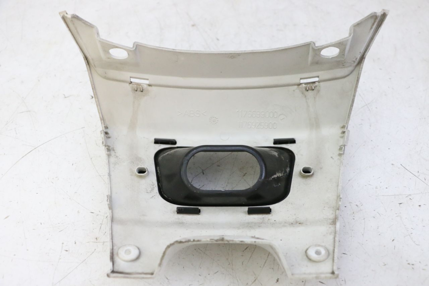 photo de UNIóN INFERIOR DEL CARENADO TRASERO. PEUGEOT SATELIS 125 (2010 - 2012) - Otra perspectiva