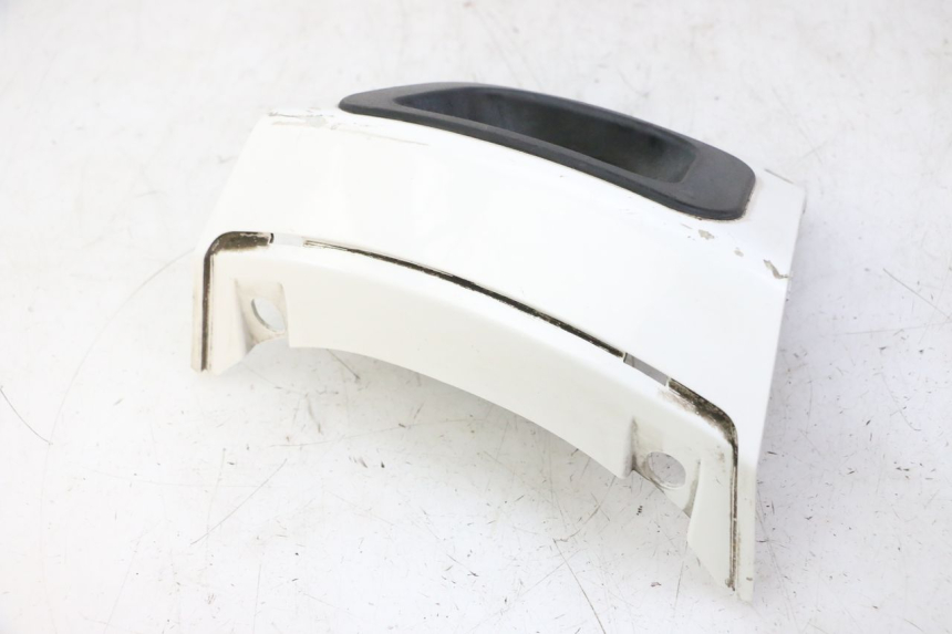 photo de UNIóN INFERIOR DEL CARENADO TRASERO. PEUGEOT SATELIS 125 (2010 - 2012) - Detalles de los puntos de fijación