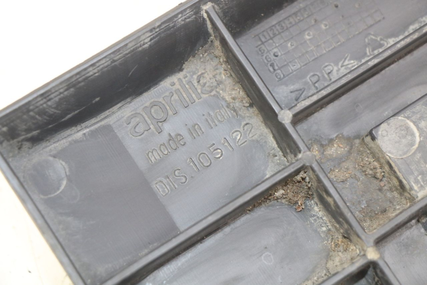 photo de JUNTA CARENADO TRASERO INFERIOR APRILIA SCARABEO 100 (2003 - 2012) - Detalle de la pieza