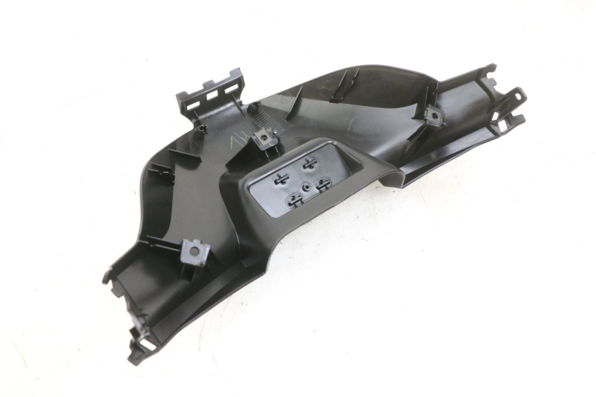 photo de CARENADO TRASERO CONEXION BAJO YAMAHA TRICITY 300 (2020 - 2024) - Detalles de los puntos de fijación