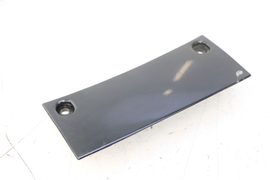 photo de CARENADO TRASERO CONEXION BAJO PIAGGIO TYPHOON 50 (2000 - 2009) - Primer plano técnico