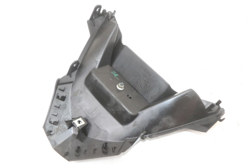 photo de JUNTA DE CARENADO TRASERO INFERIOR YAMAHA XMAX X-MAX ABS 125 (2017 - 2020) - Detalles de los puntos de fijación