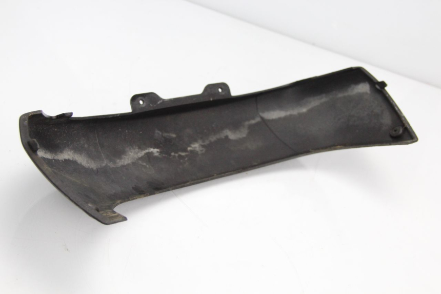 photo de CARENADO TRASERO CONEXION BAJO PIAGGIO X9 125 (2000 - 2003) - Primer plano técnico