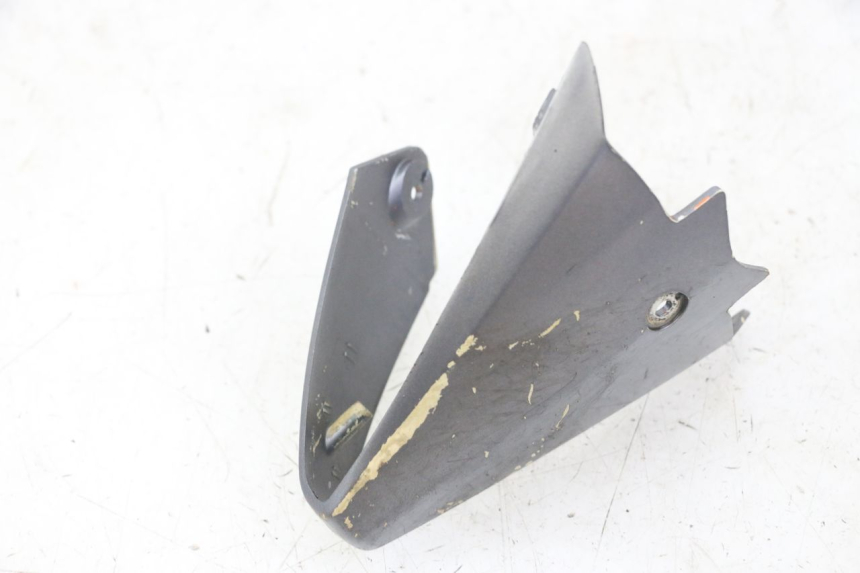 photo de CARENADO TRASERO CONEXION PEUGEOT JET FORCE CARBU 50 (2003 - 2016) - Primer plano técnico