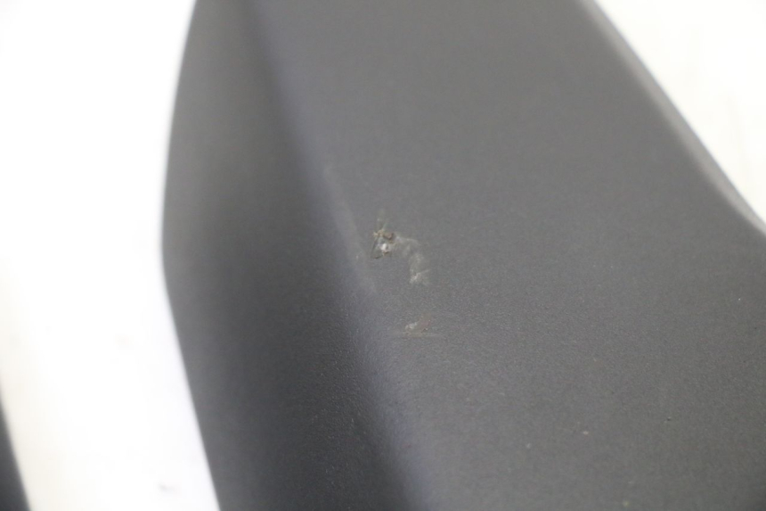 photo de JUNTA DE CARENAJE TRASERO PEUGEOT KISBEE 4T 50 (2018 - 2022) - Zoom estado de uso