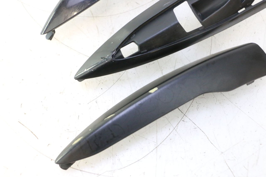 photo de CARENADO TRASERO CONEXION PIAGGIO LIBERTY IGET 4T 50 (2021 - 2025) - Otra perspectiva