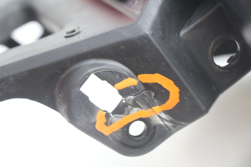 photo de CARENADO TRASERO CONEXION PEUGEOT LUDIX BLASTER 50 (2006 - 2014) - Detalles de los puntos de fijación