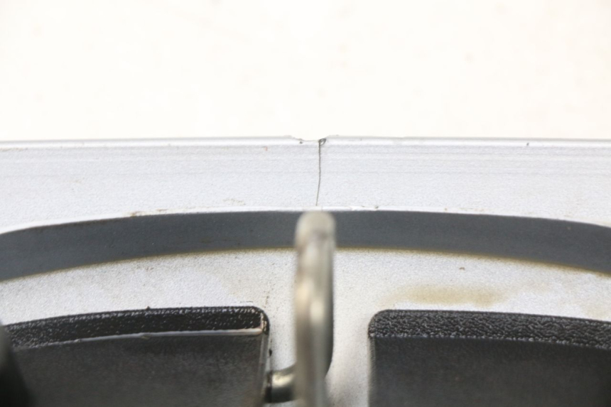 photo de UNIóN DE CARENADO TRASERO. PIAGGIO MP3 125 (2006 - 2014) - Zoom estado de uso