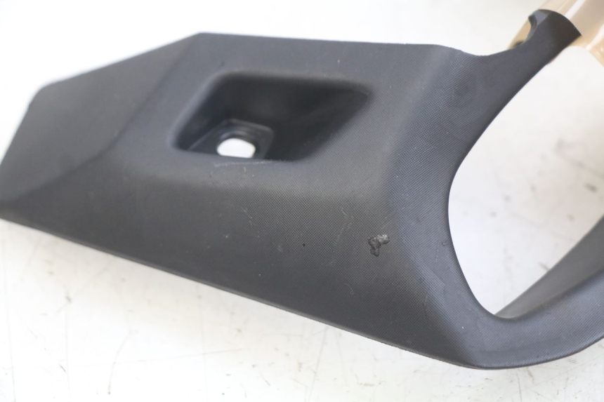 photo de JUNTA DE CARENAJE TRASERO YAMAHA MT ABS 125 (2014 - 2018) - Detalle de la pieza