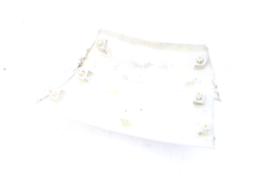 photo de UNIóN DE CARENADO TRASERO. PEUGEOT CITYSTAR 125 (2011 - 2017) - Detalles de los puntos de fijación