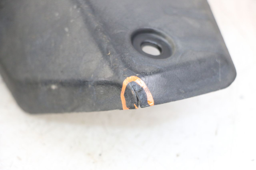 photo de JUNTA DE CARENAJE TRASERO PEUGEOT KISBEE 4T 50 (2018 - 2022) - Otra perspectiva