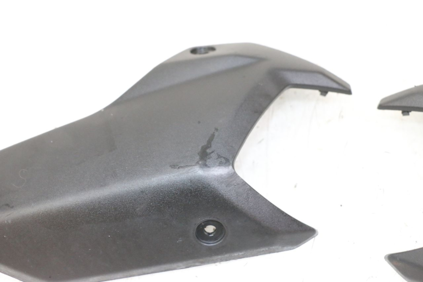 photo de CARENADO TRASERO CONEXION PEUGEOT STREETZONE 4T 50 (2018 - 2023) - Primer plano técnico