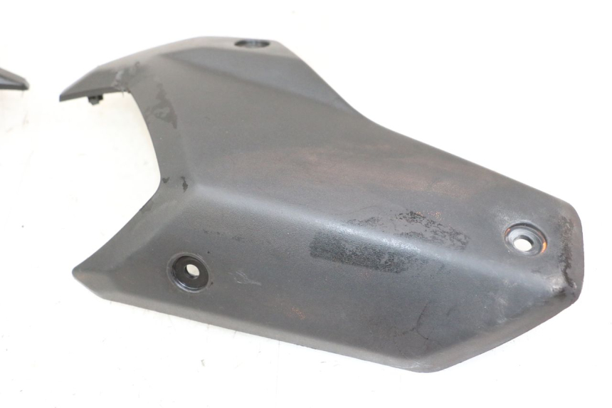 photo de CARENADO TRASERO CONEXION PEUGEOT STREETZONE 4T 50 (2018 - 2023) - Detalles de los puntos de fijación