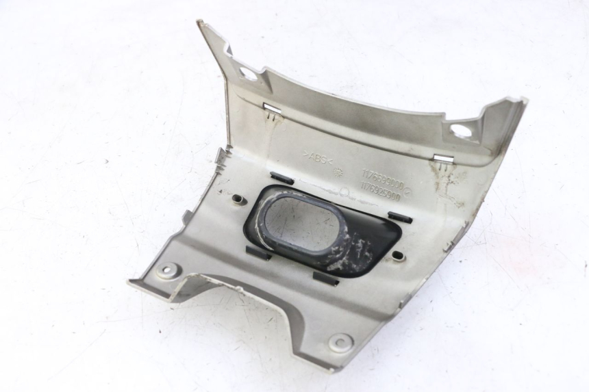 photo de CARENADO TRASERO CONEXION PEUGEOT SATELIS 125 (2013 - 2018) - Zoom estado de uso