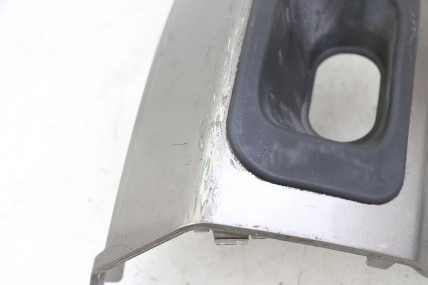 photo de CARENADO TRASERO CONEXION PEUGEOT SATELIS 125 (2013 - 2018) - Detalles de los puntos de fijación