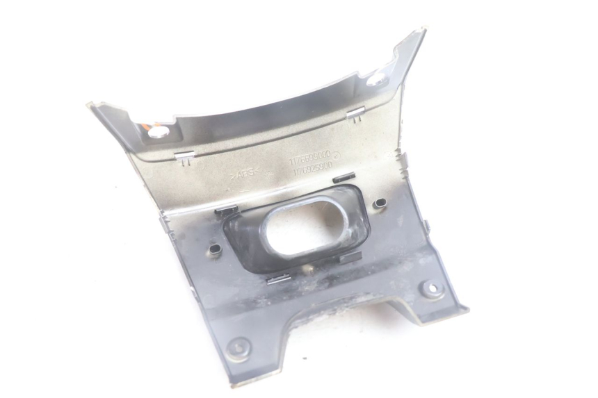 photo de UNIóN DE CARENADO TRASERO. PEUGEOT SATELIS 125 (2006 - 2009) - Detalles de los puntos de fijación