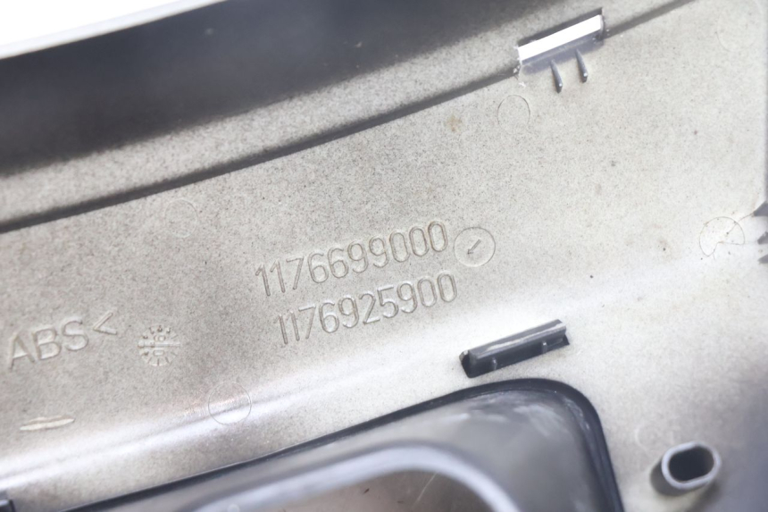 photo de UNIóN DE CARENADO TRASERO. PEUGEOT SATELIS 125 (2006 - 2009) - Estado de la superficie y material