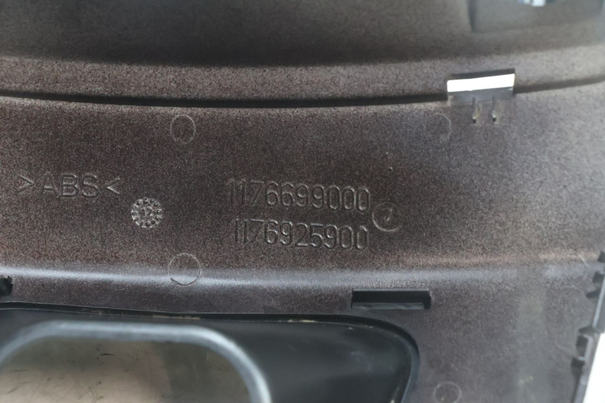 photo de UNIóN DE CARENADO TRASERO. PEUGEOT SATELIS 125 (2006 - 2009) - Detalles de los puntos de fijación