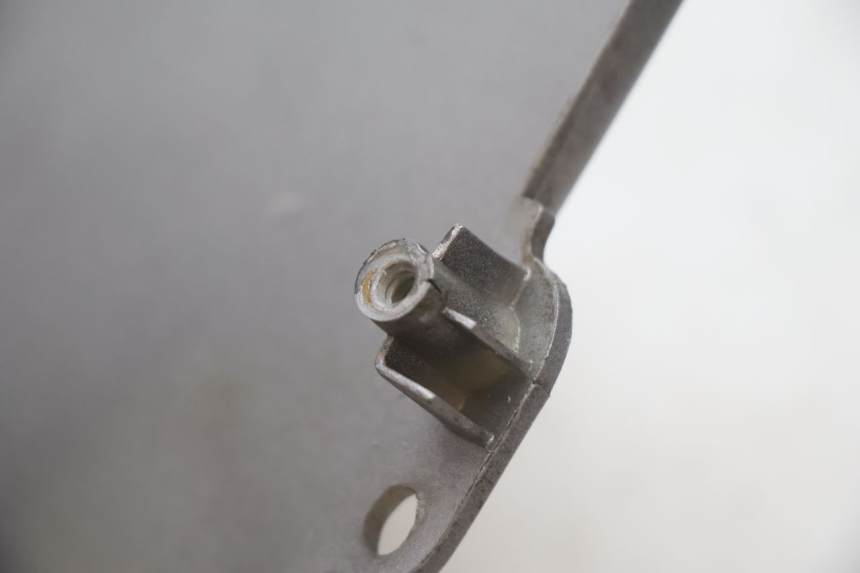 photo de UNIóN DE CARENADO TRASERO. HONDA SCV LEAD 100 (2003 - 2007) - Detalles de los puntos de fijación