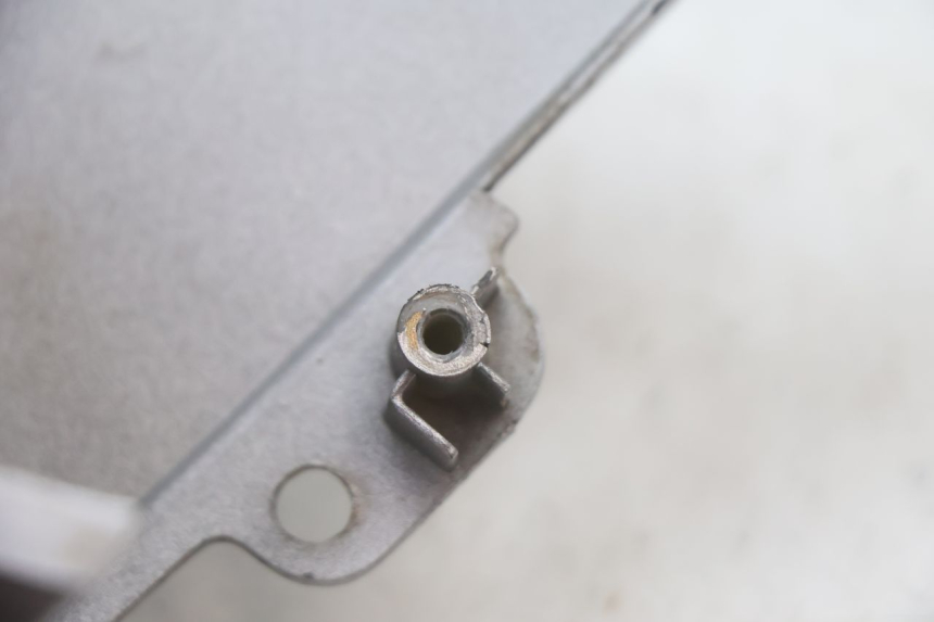 photo de UNIóN DE CARENADO TRASERO. HONDA SCV LEAD 100 (2003 - 2007) - Estado de la superficie y material