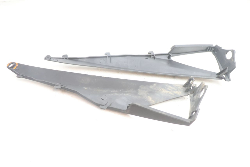 photo de CARENADO TRASERO CONEXION RIDE SLASH 2T 50 (2012 - 2014) - Detalles de los puntos de fijación