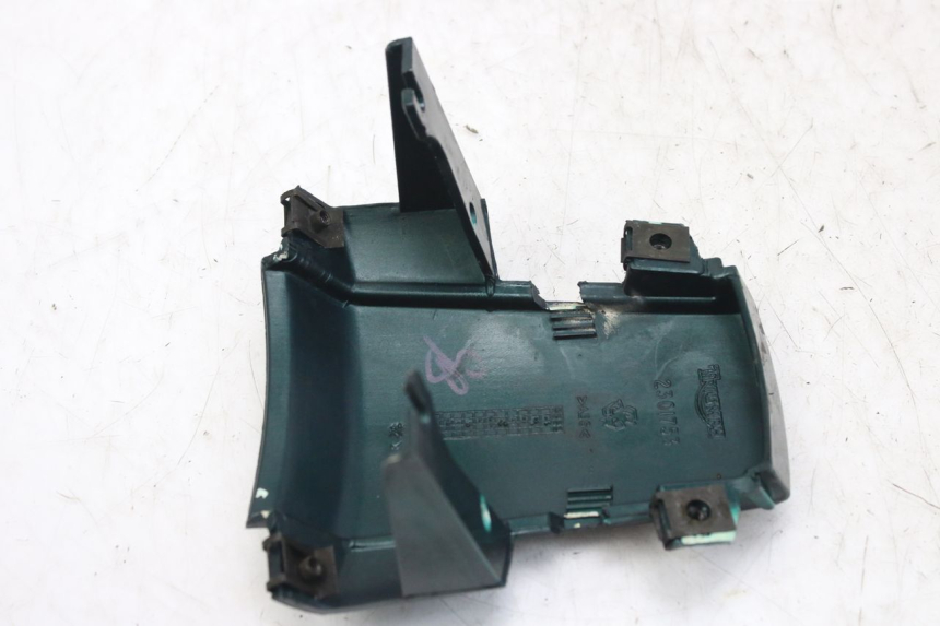 photo de UNIóN DE CARENADO TRASERO. TRIUMPH SPRINT ST 955 (1999 - 2001) - Primer plano técnico