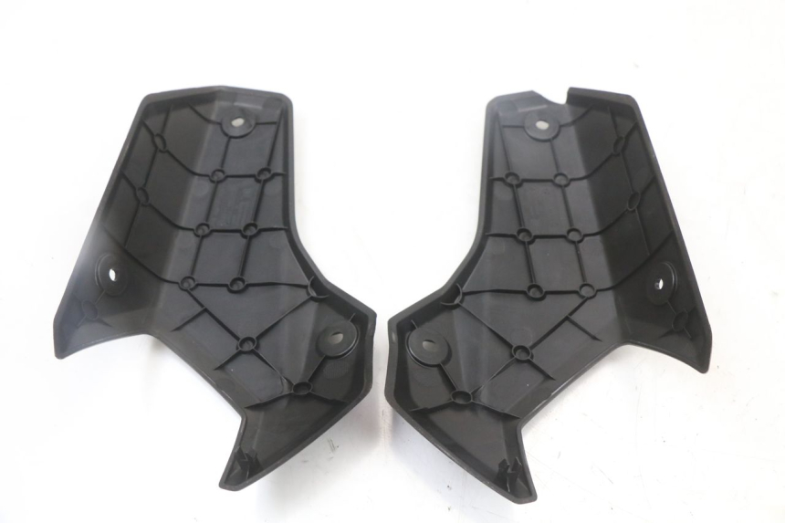 photo de CARENADO TRASERO CONEXION PEUGEOT STREETZONE 2T 50 (2014 - 2019) - Detalle de la pieza