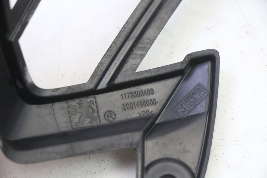 photo de CARENADO TRASERO CONEXION PEUGEOT STREETZONE I NAKED 2T 50 (2018 - 2020) - Primer plano técnico