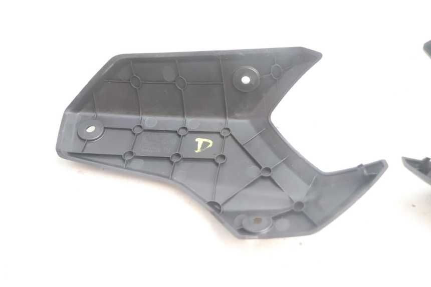 photo de CARENADO TRASERO CONEXION PEUGEOT STREETZONE NAKED 2T 50 (2014 - 2018) - Características distintivas