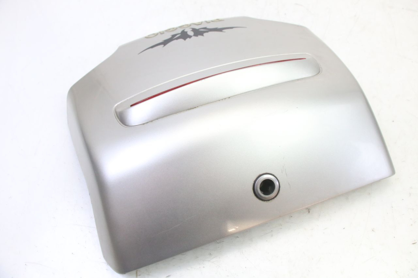 photo de CARENADO TRASERO CONEXION PIAGGIO SUPER LX 125 (2000 - 2003) - Primer plano técnico