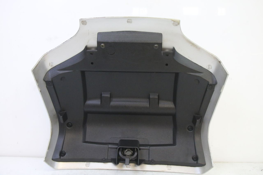 photo de CARENADO TRASERO CONEXION PIAGGIO SUPER LX 125 (2000 - 2003) - Detalles de los puntos de fijación