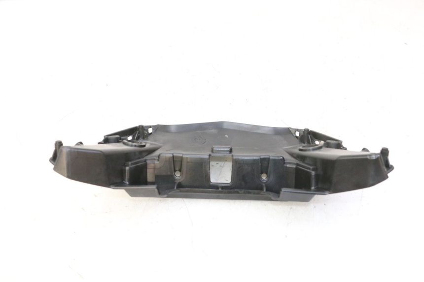 photo de CARENADO TRASERO CONEXION SUPERIOR QUADRO 4 4D 350 (2015 - 2018) - Zoom estado de uso