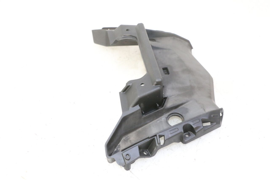 photo de CARENADO TRASERO CONEXION SUPERIOR QUADRO 4 4D 350 (2015 - 2018) - Otra perspectiva