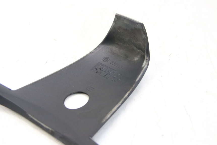 photo de JUNTA CARENADO TRASERO SUPERIOR PIAGGIO BEVERLY 125 (2010 - 2015) - Otra perspectiva