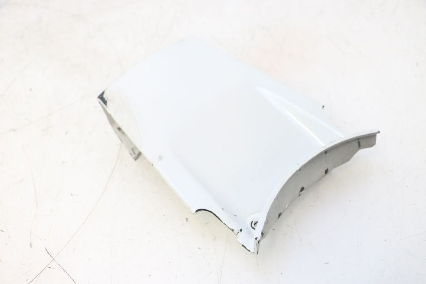 photo de CARENADO TRASERO CONEXION SUPERIOR MBK BOOSTER ROCKET 50 (2004 - 2016) - Primer plano técnico