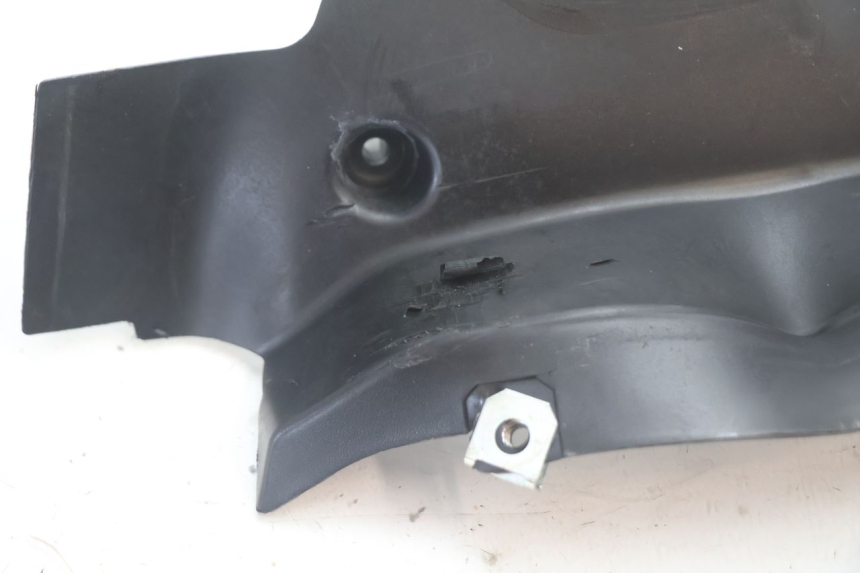 photo de CARENADO TRASERO CONEXION SUPERIOR BMW C SPORT 650 (2015 - 2021) - Detalle de la pieza