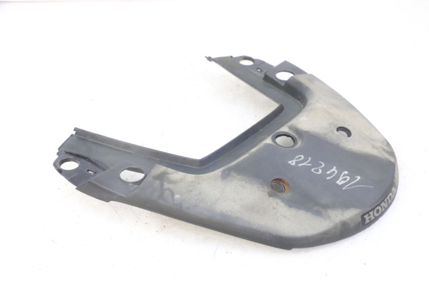 photo de CARENADO TRASERO CONEXION SUPERIOR HONDA CBF 500 (2004 - 2007) - Primer plano técnico