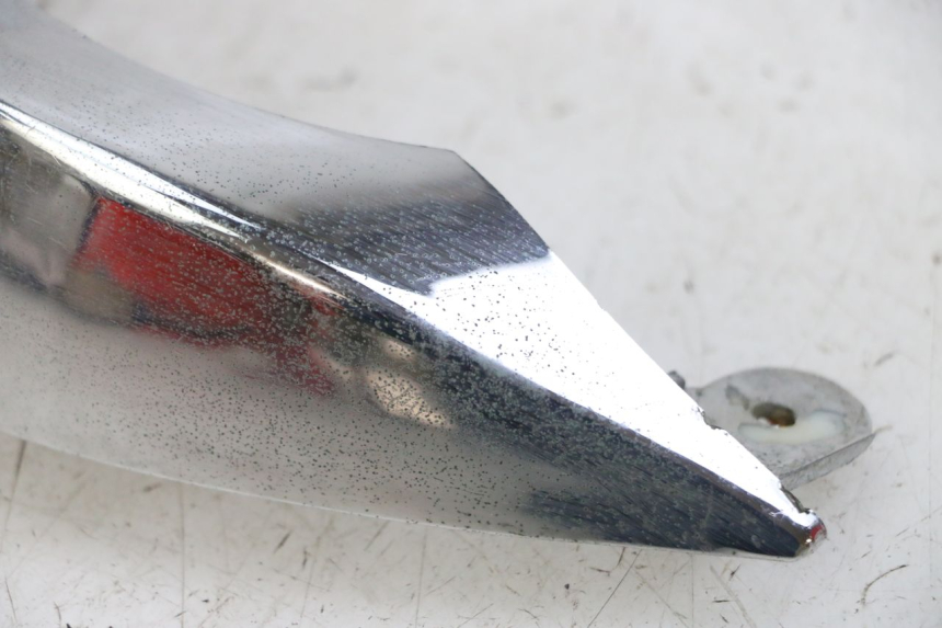 photo de CARENADO TRASERO CONEXION SUPERIOR DAELIM BESBI 125 (2007 - 2008) - Primer plano técnico