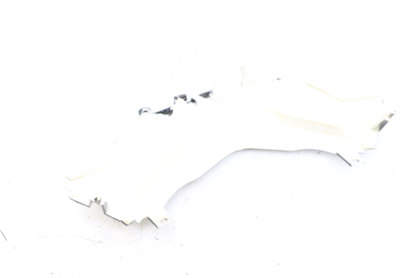 photo de CARENADO TRASERO CONEXION SUPERIOR EBROH BRAVO GLE 1 (2020 - 2024) - Primer plano técnico