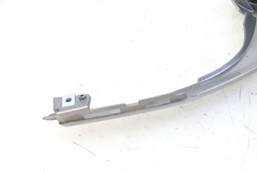 photo de CARENADO TRASERO CONEXION SUPERIOR HONDA FORZA ABS 300 (2013 - 2017) - Primer plano técnico