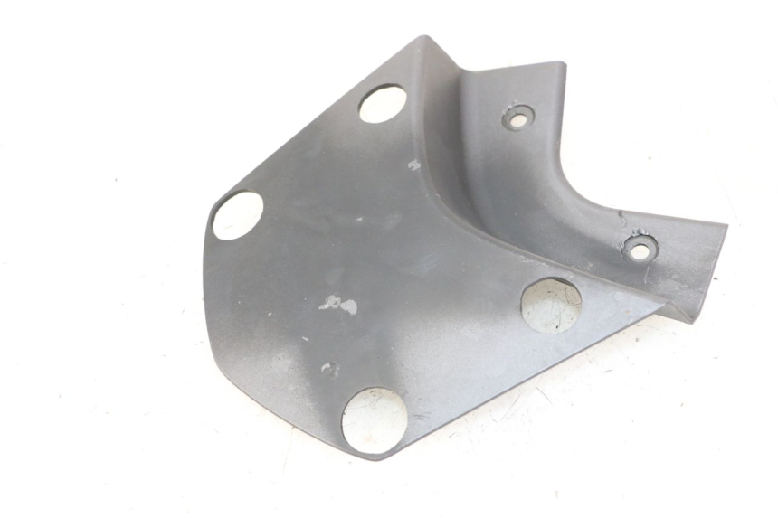 photo de CARENADO TRASERO CONEXION SUPERIOR HONDA PCX (JF57/JF64) 125 (2014 - 2018) - Primer plano técnico